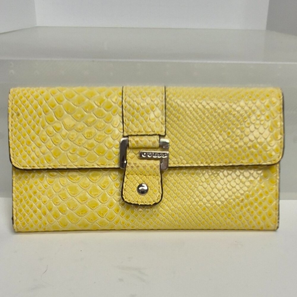 Guess yellow large ladies wallet with textured pattern GUC about 7.5 in x 4.5 in